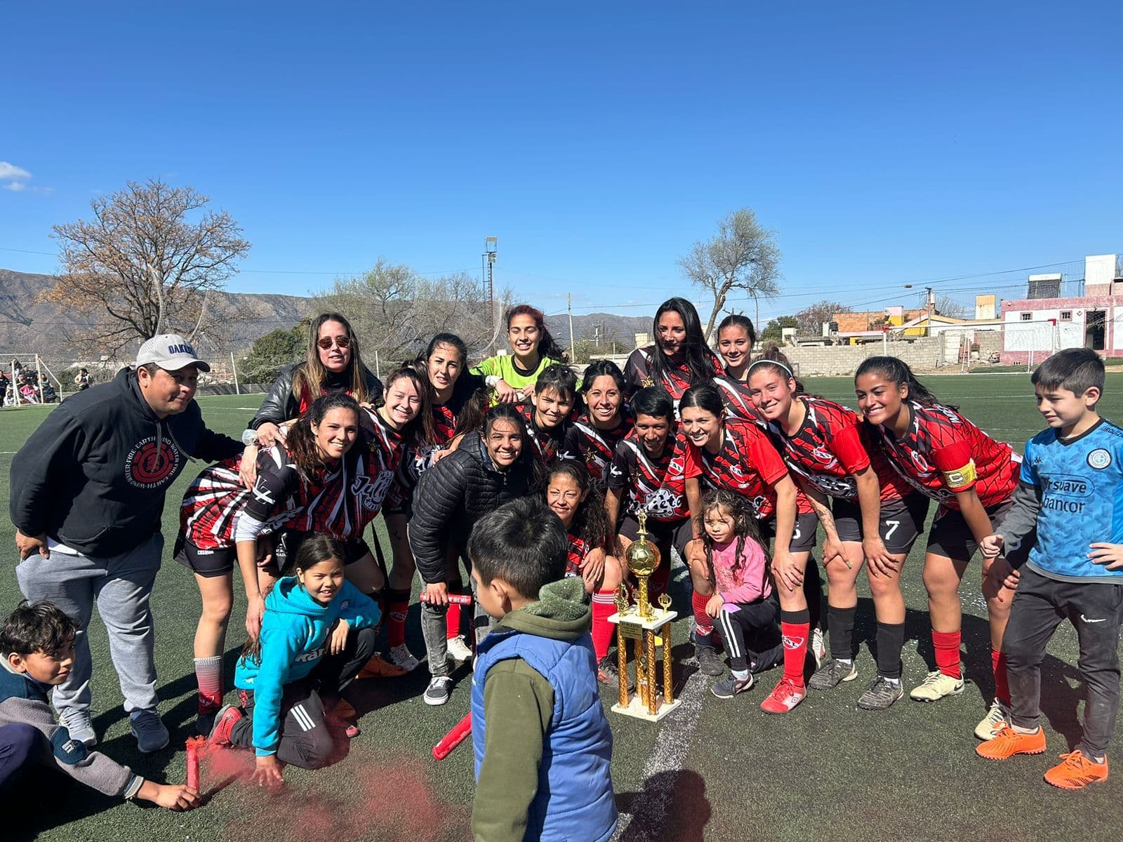 Torneo Amistoso 2024: La primera femenina de Independiente ganadora del campeonato