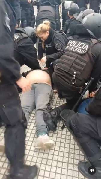 Facundo Molares fue asesinado por la Policía de Buenos Aires en el Obelisco, mientras realizaban una protesta